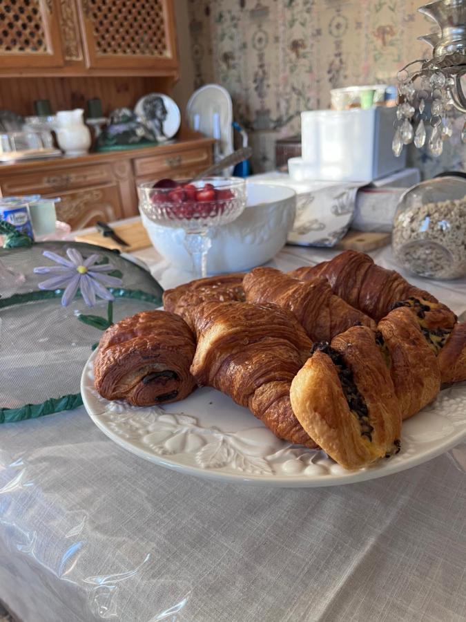 Maison De Mags & Mags Bed and Breakfast Lanouaille Esterno foto