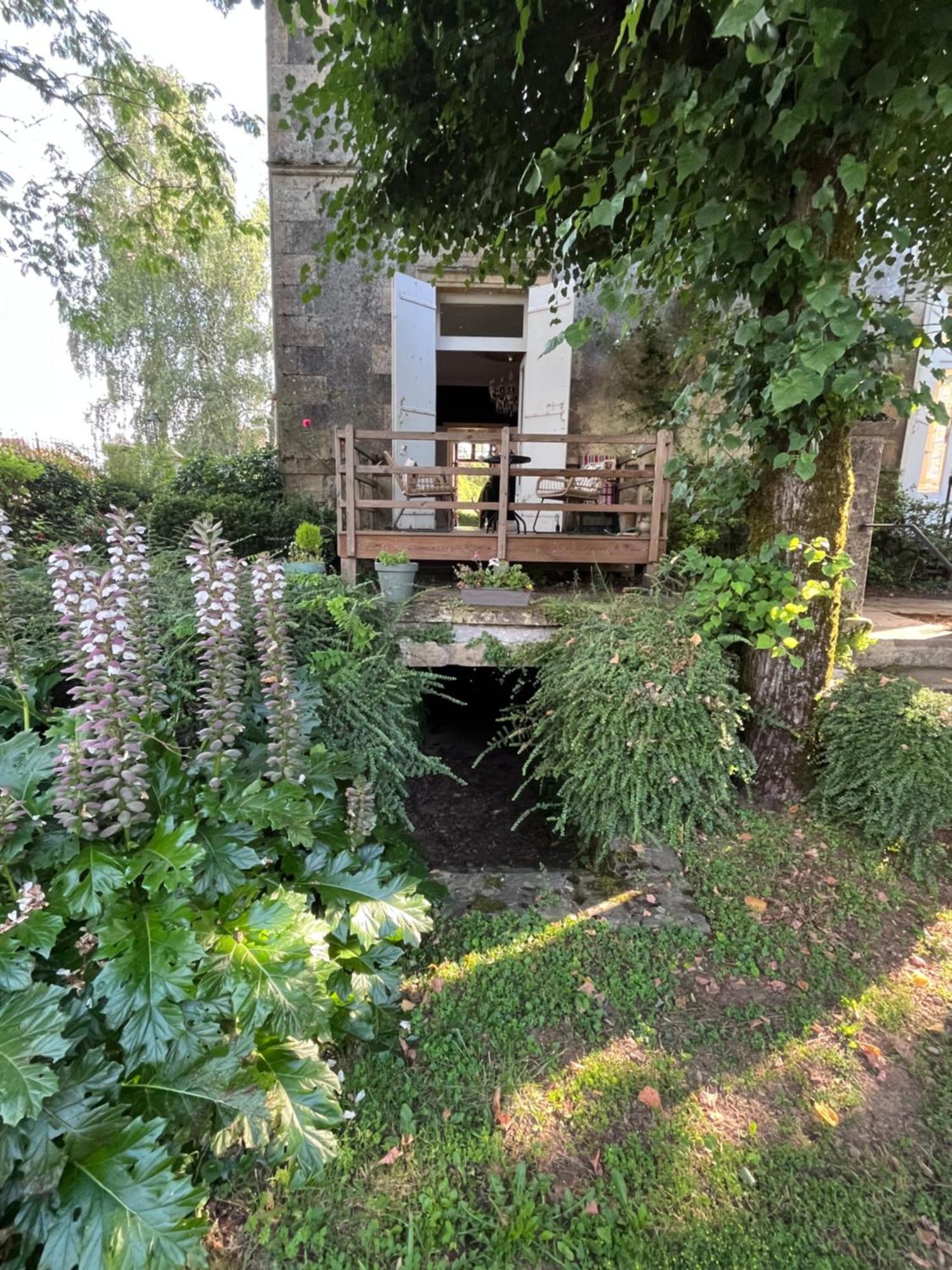 Maison De Mags & Mags Bed and Breakfast Lanouaille Esterno foto